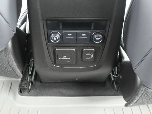 Used 2018 Buick Enclave Essence FWD image 31