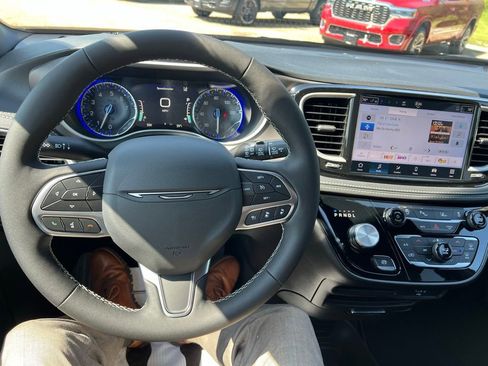 New 2027 Chrysler Pacifica Select AWD/4WD image 28