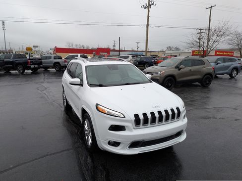 Used 2018 Jeep Cherokee Overland w/ Technology Group image 2
