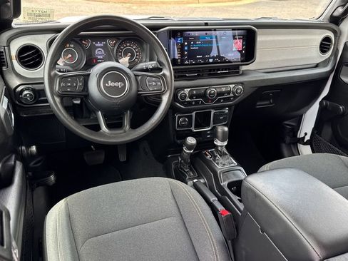 Used 2024 Jeep Gladiator Sport AWD/4WD image 7