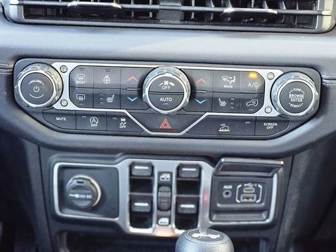 Used 2025 Jeep Wrangler Unlimited Sahara AWD/4WD image 24