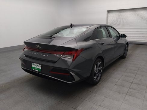 Used 2025 Hyundai Elantra SEL FWD image 9