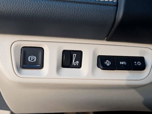 Used 2023 GMC Acadia Denali FWD image 24