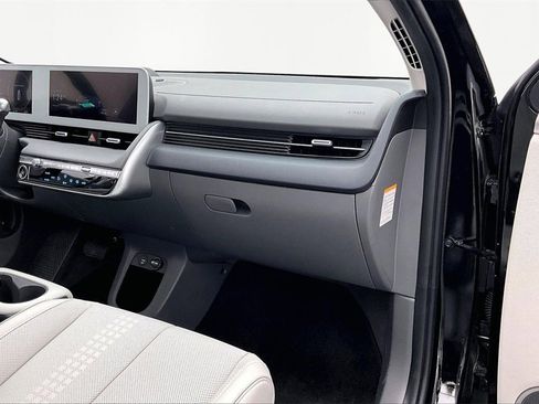 Used 2024 Hyundai Ioniq 5 Limited image 17