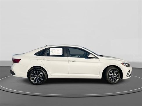 Used 2025 Volkswagen Jetta S image 3