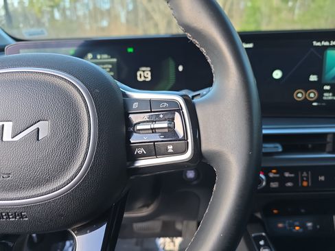 Used 2024 Kia Sorento S image 17