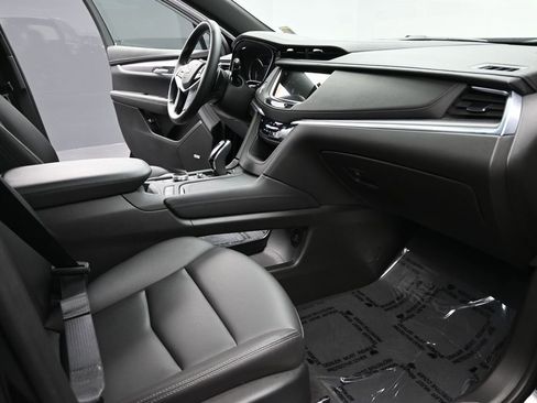 Certified 2025 Cadillac XT5 Luxury w/ LPO, Floor Liner Package AWD/4WD image 22