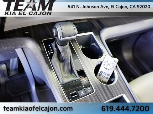 Used 2024 Toyota Sienna Limited FWD image 32
