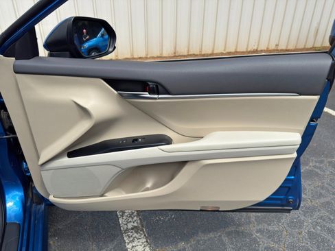 Used 2019 Toyota Camry LE FWD image 36