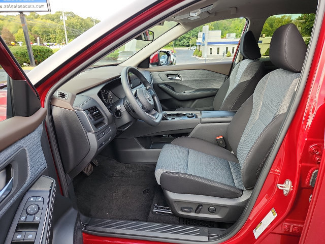 Used 2023 Nissan Rogue SV AWD/4WD image 14