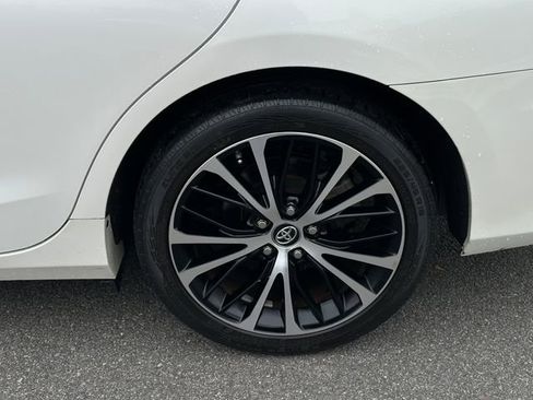 Used 2017 Toyota Camry XSE image 11