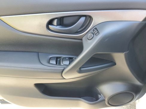 Used 2020 Nissan Rogue Sport S w/ Appearance Package FWD image 18