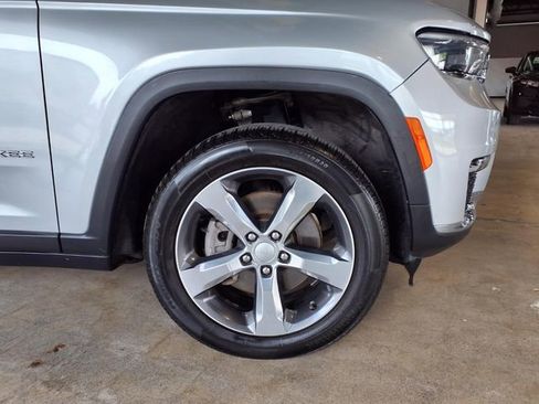 Used 2021 Jeep Grand Cherokee L Limited AWD/4WD image 12