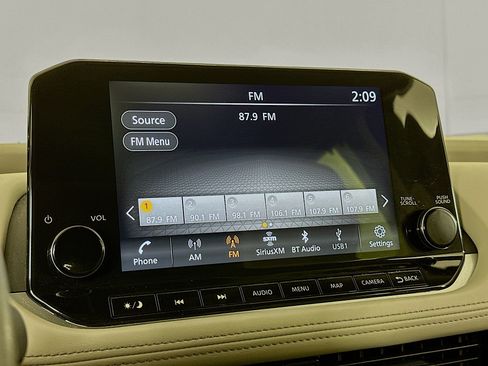 Used 2023 Nissan Rogue SL w/ SL Premium Package image 21