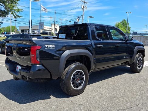 Certified 2025 Toyota Tacoma TRD Off-Road w/ TRD Off Road Upgrade Package AWD/4WD image 6