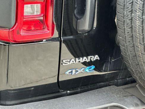 Used 2025 Jeep Wrangler Sahara w/ Safety Group image 13