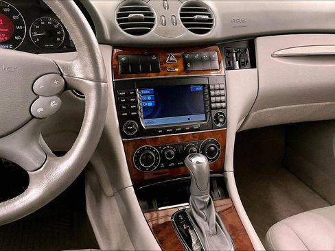Used 2005 Mercedes-Benz CLK 320 Cabriolet image 7