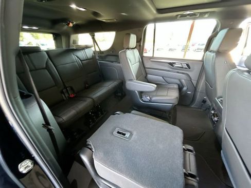 New 2026 Chevrolet Suburban RST image 28