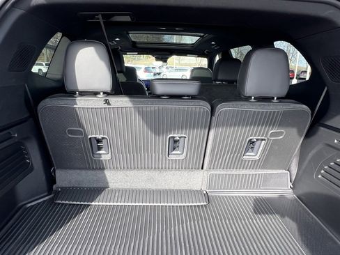 Certified 2025 Buick Enclave Avenir image 21