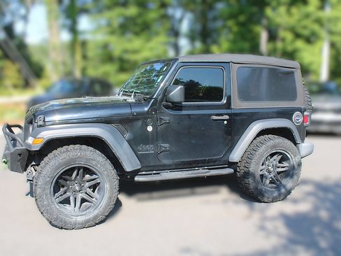 Used 2021 Jeep Wrangler Sport AWD/4WD image 4