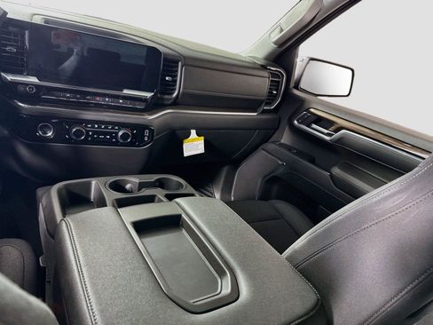 Used 2024 Chevrolet Silverado 1500 LT AWD/4WD image 16