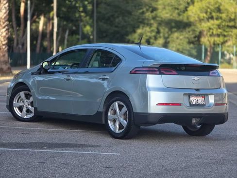 Used 2013 Chevrolet Volt FWD image 12