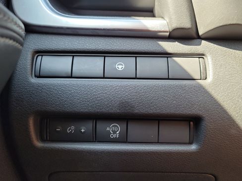 Used 2023 Nissan Rogue SV FWD image 29