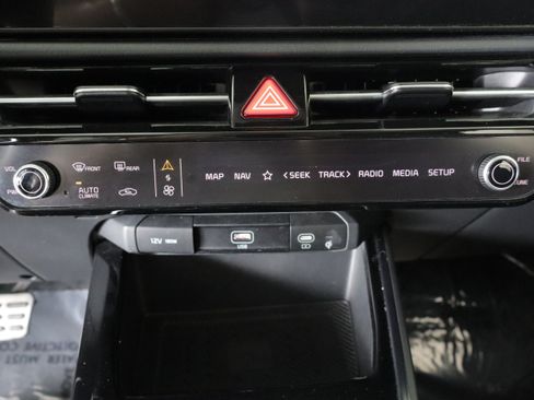 Used 2023 Kia Niro SX Touring FWD image 14