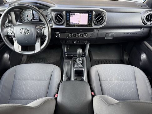 Used 2019 Toyota Tacoma TRD Off-Road image 10