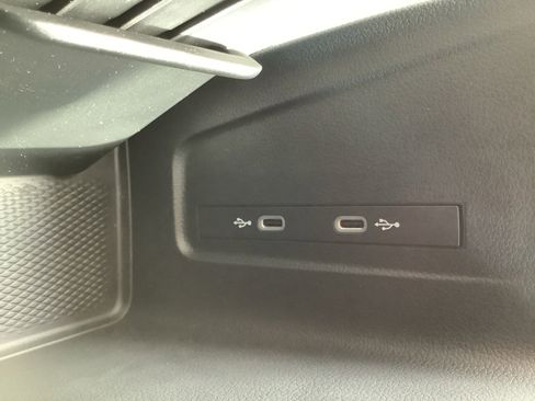 New 2025 Volkswagen Tiguan SE image 21