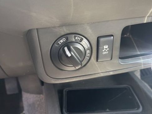 Used 2017 Nissan Frontier SV AWD/4WD image 6