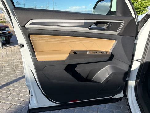 Certified 2022 Volkswagen Atlas Cross Sport SE image 12