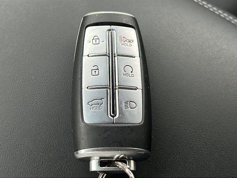 Certified 2025 Genesis GV70 2.5T AWD/4WD image 23