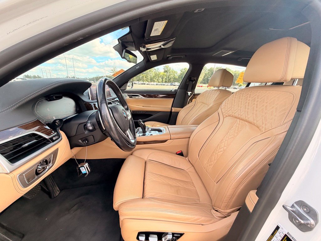 Used 2020 BMW 750i xDrive AWD/4WD image 14