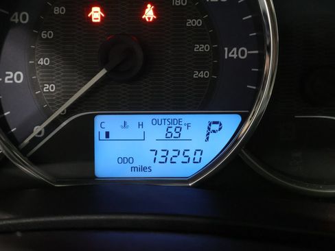 Used 2015 Toyota Corolla LE FWD image 36