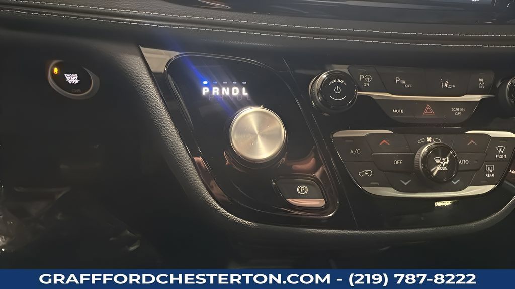 Used 2024 Chrysler Pacifica Limited FWD image 17