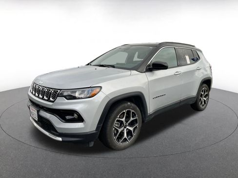 Used 2025 Jeep Compass Limited image 3