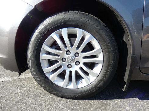 Used 2017 Toyota Sienna XLE image 20