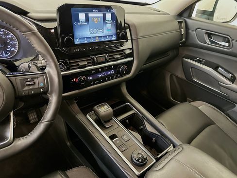 Used 2024 Nissan Pathfinder SL AWD/4WD image 26