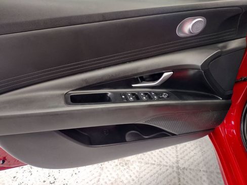 Used 2023 Hyundai Elantra Blue image 17