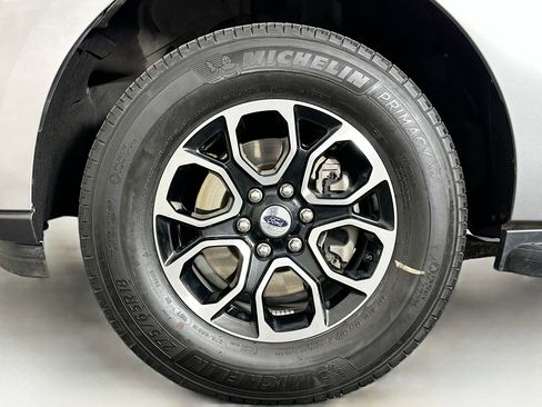 Used 2024 Ford Expedition XLT image 11