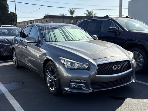 Used 2017 INFINITI Q50 Signature Edition w/ Cargo Package (L95) image 3
