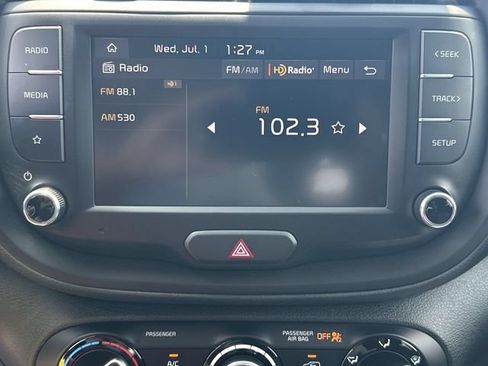 Used 2025 Kia Soul LX w/ LX Technology Package FWD image 13