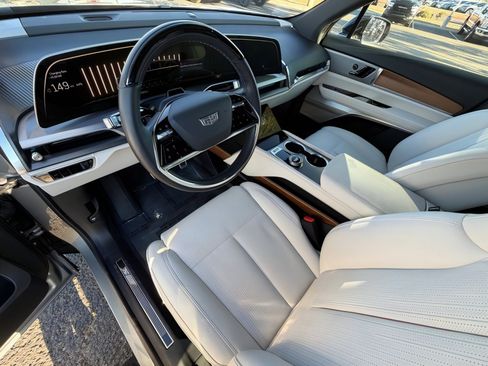 Used 2026 Cadillac Vistiq Luxury image 15