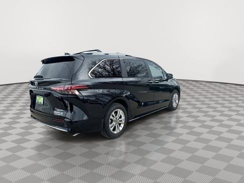 Used 2024 Toyota Sienna Platinum image 8