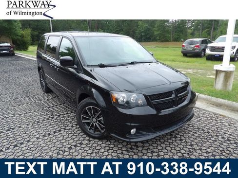 Used 2017 Dodge Grand Caravan SXT w/ Blacktop Package FWD image 1