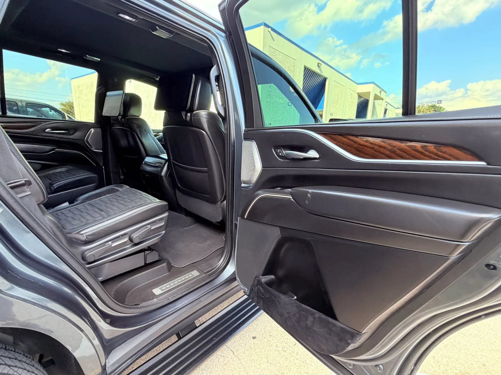 Used 2021 Cadillac Escalade Sport Platinum AWD/4WD image 26