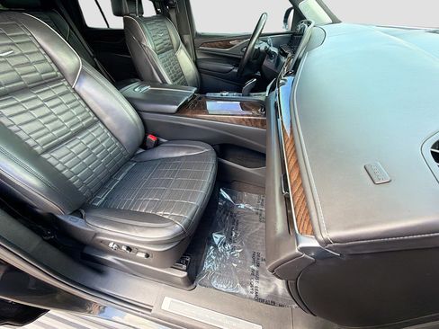 Used 2022 Cadillac Escalade Premium Luxury Platinum AWD/4WD image 16