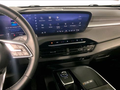 Used 2025 Buick Enclave Preferred AWD/4WD image 6