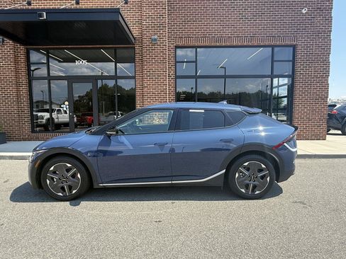 Used 2025 Kia EV6 Light RWD image 3
